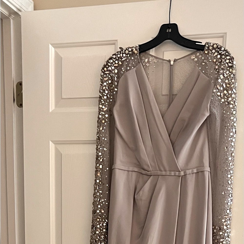 Gorgeous Pamella Roland gown NWT. Size 6.. split draped front